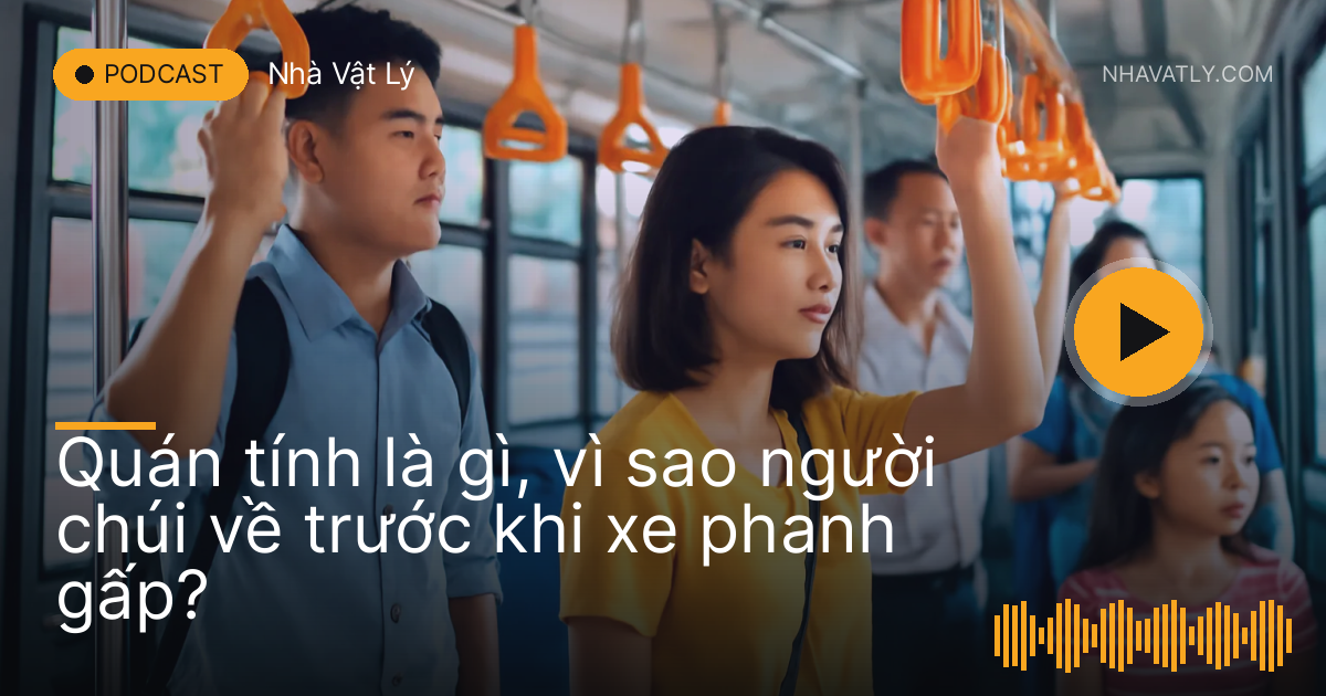 Hành khách đứng vịn tay cầm trên xe buýt nội thành buổi sáng