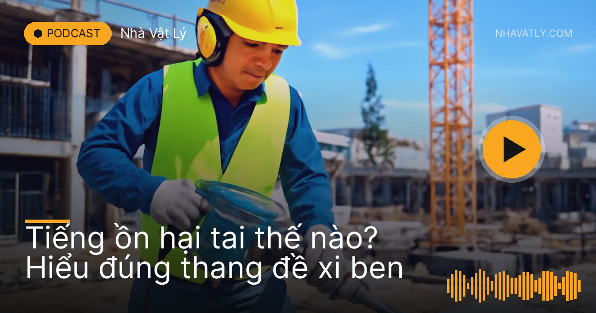 Công nhân đeo chụp tai chống ồn bên máy khoan bê tông ở công trường