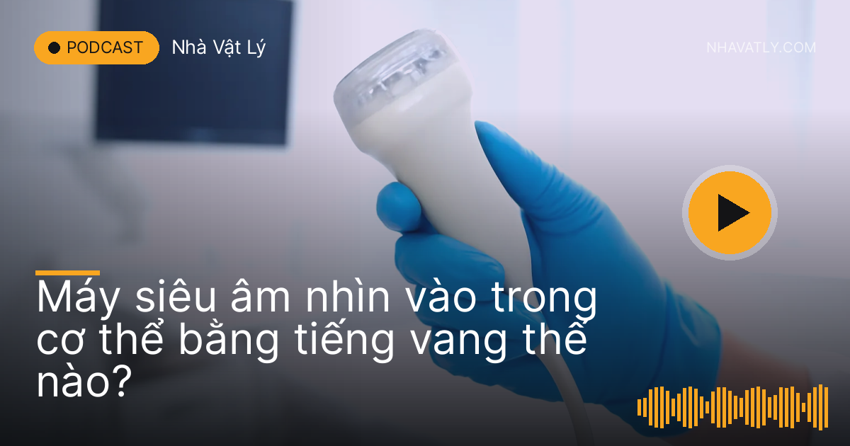 Đầu dò siêu âm trong tay bác sĩ đeo găng xanh ở phòng khám sáng